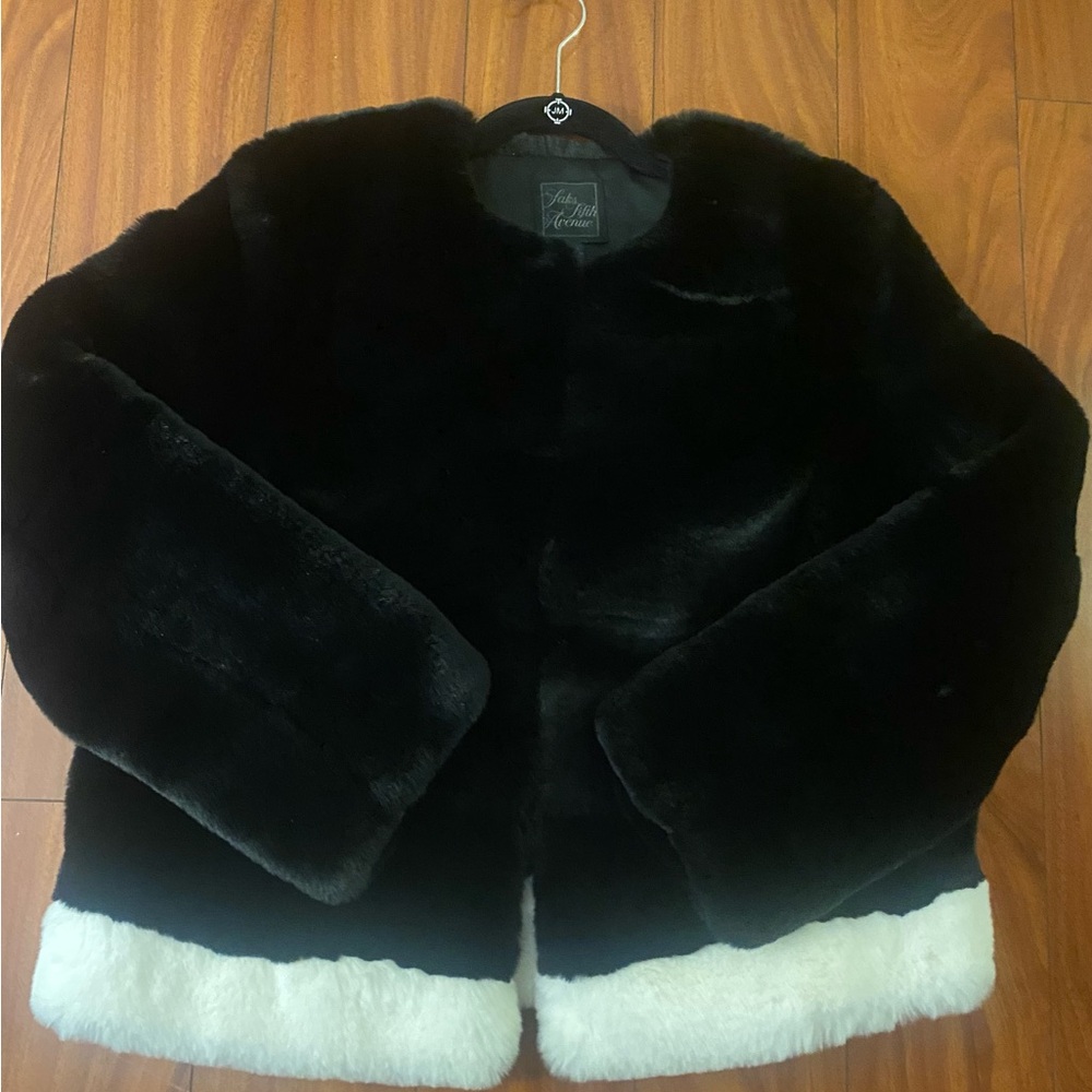 🦨 Saks Fifth Avenue Black and White Faux Fur Bolero Teddy Jacket NWT🦨
